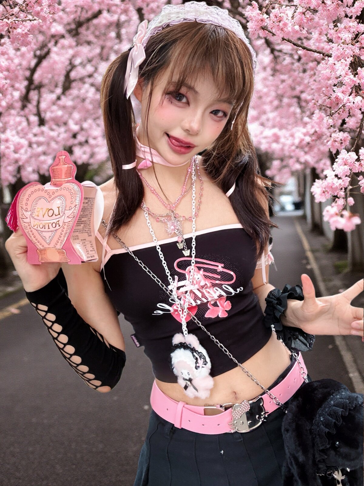 Black Pink Paperclip Heart Graphic Crop Cami with Choker