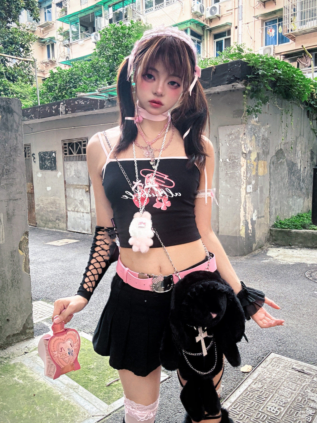 Black Pink Paperclip Heart Graphic Crop Cami with Choker