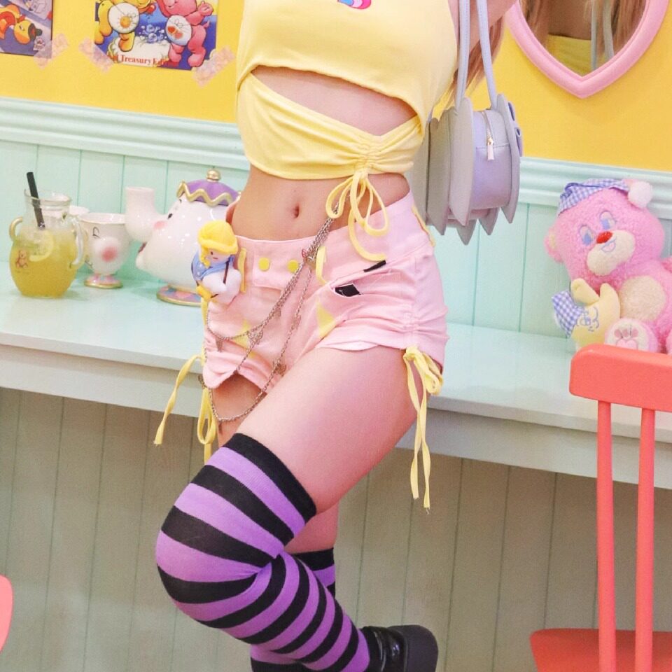 Pink Lemon Contrast Double-Button Low-Rise Denim Hot Shorts